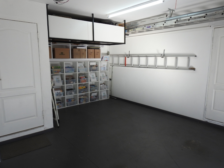 3 Bedroom Property for Sale in Hoogland Western Cape